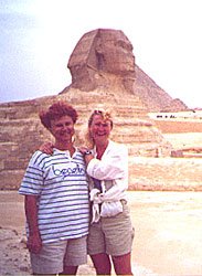 Annas mamma Helene och Anna vid Sfinxen
